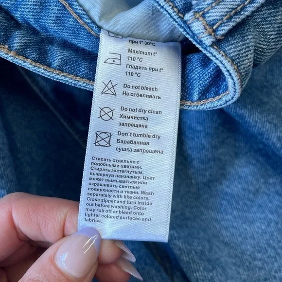 12 STOREEZ Flared Denim High Rise Mini Shorts, Medium Wash - Size XS - Picture 9 of 10